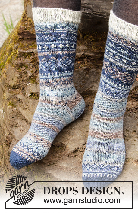 Nordfjord / DROPS 193-16 - Stickade sockor i DROPS Fabel. Arbetet är stickat med nordiskt mönster. Storlek 35 - 43.