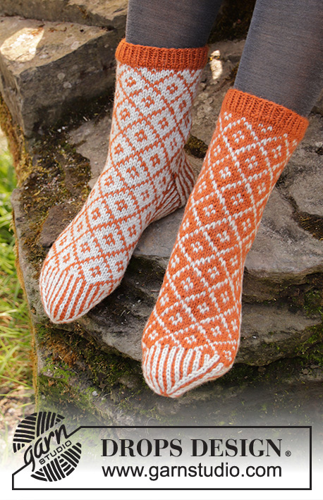 Inside Out / DROPS 193-3 - Stickade sockor i DROPS Karisma. Arbetet är stickat med nordiskt mönster. Storlek 35 - 43.