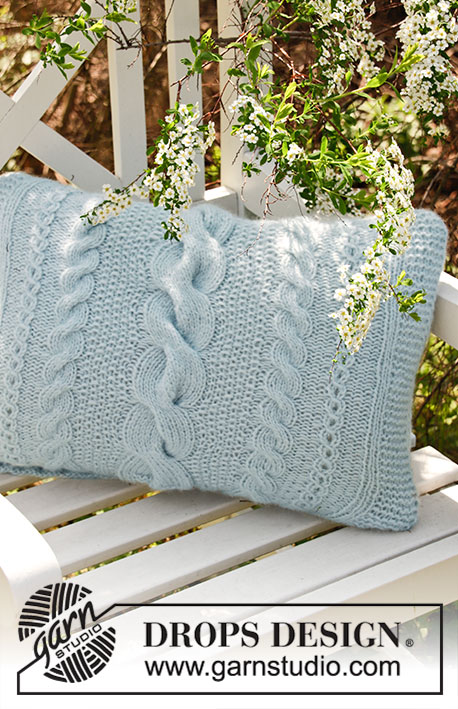 Skye Pillow / DROPS 198-26 - Knitted pillow in DROPS Air with cable pattern. Fits pillow 30 x 50 cm.