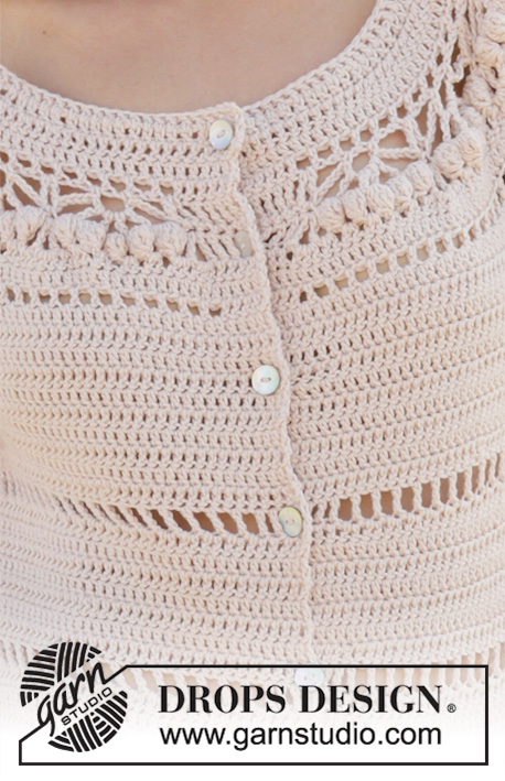 Sandy Shores / DROPS 199-17 - Gehaakte jurk met ronde pas in DROPS Cotton Merino. Het werk wordt van boven naar beneden gehaakt met kantpatroon, knopen en zakken. Maat: S - XXXL