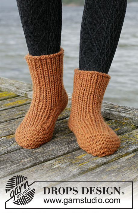 Carrot Squash / DROPS 203-37 - Knitted slippers in DROPS Snow. Piece is worked in rib and in garter stitch. Size 35-43.