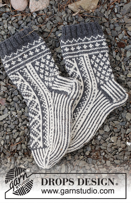 Sleigh Ride / DROPS 214-63 - Gebreide sokken in DROPS Lima. Het werk wordt van boven naar beneden gebreid met Scandinavisch patroon. Maat 35 tot 43 Thema: Kerst.