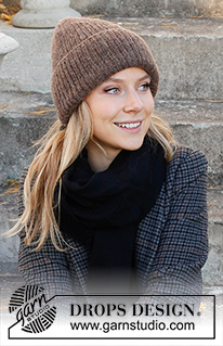 Winter Smiles Hat / DROPS 214-67 - Stickad mössa / hipstermössa med resår i DROPS Air. Tema: Jul.