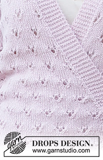 Flower Wish Wrap / DROPS 222-13 - Sweter z portfelowym przodem na drutach, z włóczki DROPS Flora, ze ściegiem ażurowym i krótkimi bufiastymi rękawami. Od S do XXXL.
