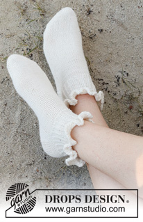 Sole Dancer / DROPS 223-46 - Ponožky s volánkem pletené shora dolů z příze DROPS Fabel. Velikost 35-42.
