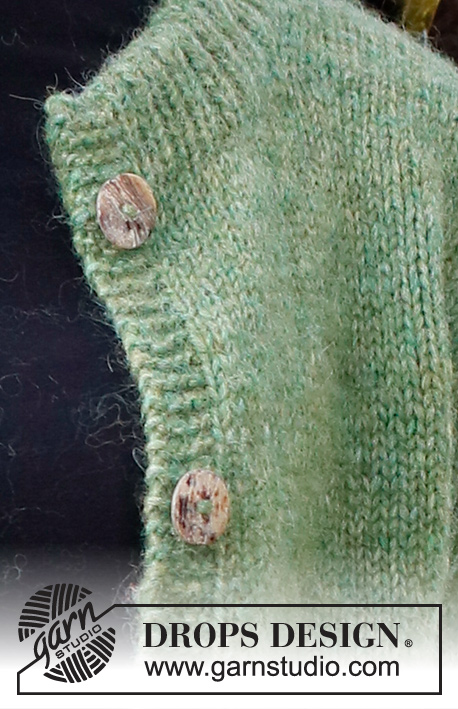 Serene Forest Cardigan / DROPS 226-27 - Sweter rozpinany na drutach, przerabiany dżersejem, z podwójnym wykończeniem dekoltu, z włóczki DROPS Air. Od S do XXXL.