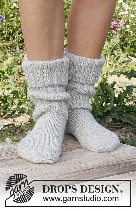 Hiking Helpers / DROPS 229-22 - Ponožky pletené lícovým žerzejem a pružným vzorem z dvojité příze DROPS Fabel. Velikost 35 – 43.