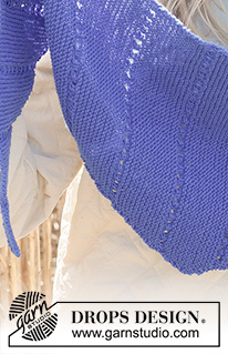 Blue Beauty / DROPS 234-10 - Stickad sjal i DROPS BabyMerino. Arbetet stickas sidledes i rätstickning med hålmönster.