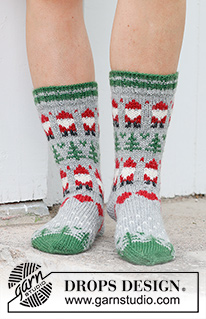 Christmas Time Socks / DROPS 234-63 - Meias tricotadas em DROPS Karisma. Tricotam-se de cima para baixo em jacquard de Pai Natal, árvore de Natal e coração. Do 35 ao 43. Tema: Natal.
