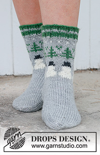Snowman Time Socks / DROPS 234-64 - Knitted socks in DROPS Karisma. The piece is worked top down with coloured Christmas tree and snowman pattern. Sizes 35 – 43. Theme: Christmas.