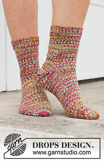 Dragon Fruit Socks / DROPS 234-68 - Knitted socks in DROPS Fabel. The piece is worked top down in stocking stitch. Sizes 35 - 43.