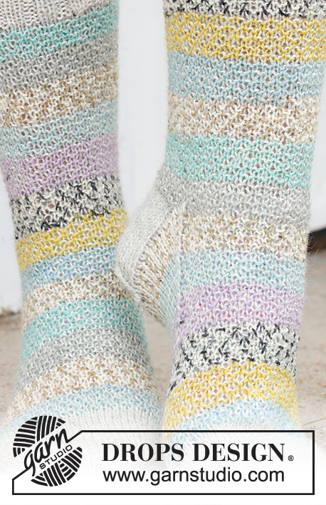 Sunset Dance Socks / DROPS 234-70 - Meias tricotadas de cima para baixo, em ponto de arroz quebrado, em DROPS Fabel. Do 35 ao 43.