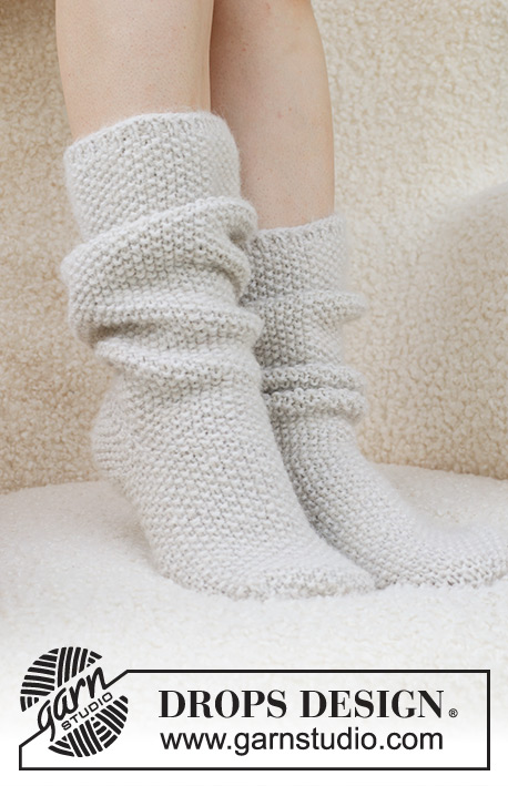 Snow White Socks / DROPS 234-73 - Kötött zokni DROPS Lima és DROPS Brushed Alpaca Silk fonalból A darabot fentről lefelé irányban készítjük, rizsmintával. 35- 43-as méretben Téma: Karácsony