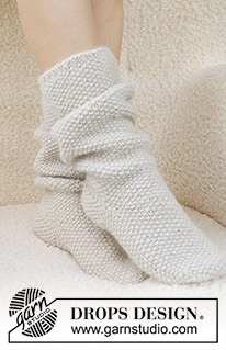 Snow White Socks / DROPS 234-73 - Strikkede sokker i DROPS Lima og DROPS Brushed Alpaca Silk. Arbejdet strikkes oppefra og ned i perlestrik. Størrelse 35 – 43. Tema: Jul.