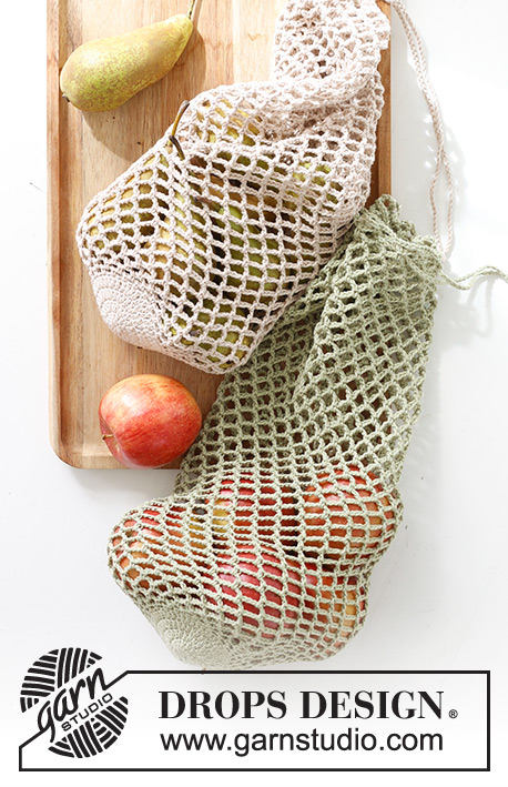 Seasonal Fruit / DROPS 234-77 - Bolsa de red grande de ganchillo para las frutas y verduras en DROPS Safran. La labor está realizada con patrón de calados. Tema: Navidad.