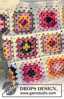 Tuscan Tiles Tote / DROPS 238-4 - Saco em croché em DROPS Safran. É composto por quadrados granny.