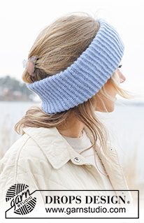 Blushing Ivy Headband / DROPS 242-30 - Fita de cabelo dobrada e tricotada em DROPS Air. Tricota-se em redondo, em canelado.