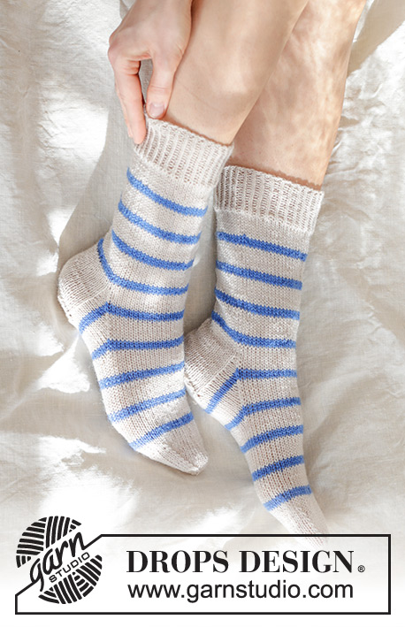 Marina Del Rey Socks / DROPS 247-13 - Pruhované ponožky pletené lícovým žerzejem shora dolů z příze DROPS Fabel. Velikost 35 - 43.