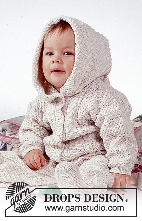 Cuddle Bug / DROPS Baby 1-1 - Aranmønstret DROPS sæt til Baby (jakke og bukser) i Safran