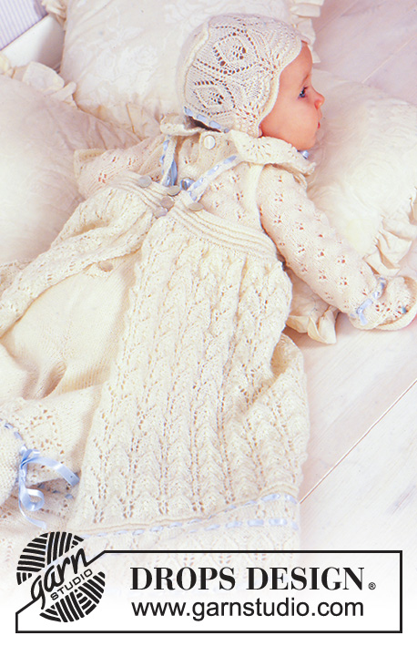 Angel Kissed / DROPS Baby 11-15 - DROPS Dopklänning med byxdräkt och hätta i BabyAlpaca Silk med spetsmönster.