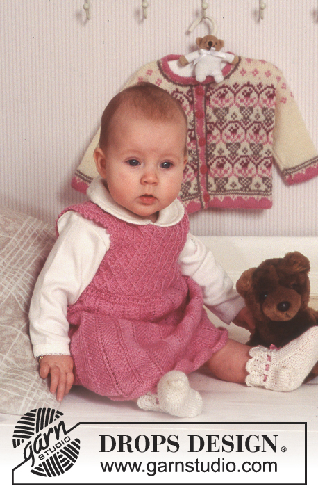 Sweet Rosie / DROPS Baby 11-4 - DROPS Overgooiertje met ingebreide patroontjes van “BabyMerino” en sokken van Alpaca.