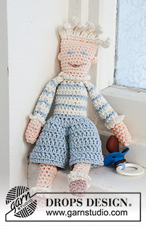 Peter / DROPS Baby 13-33 - Le bambole “Peter” e “Pernille” lavorate all’uncinetto in DROPS Muskat