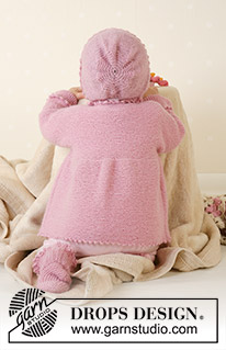 Josie / DROPS Baby 14-7 - Casaco em tricô com mangas sem costuras, touca e botinhas em ponto jarreteira DROPS em Alpaca para bebés e crianças. Tamanhos: 1 mês - 4 anos.