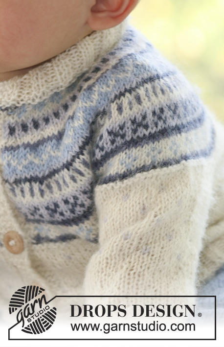 Himmelblå / DROPS Baby 16-10 - Das Set umfasst: Gestrickte Jacke mit Rundmasse und nordischem Muster sowie Hose für Babys und Kinder in DROPS Alpaca