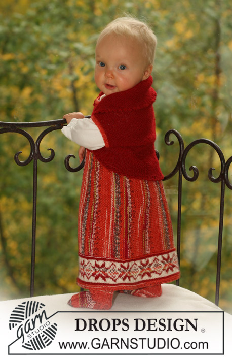 Petite Heidi / DROPS Baby 16-25 - completo formato da vestito lavorato ai ferri con motivo nordico e ferri accorciati, bolero e calze in DROPS Fabel e DROPS Alpaca, per neonati e bambini.