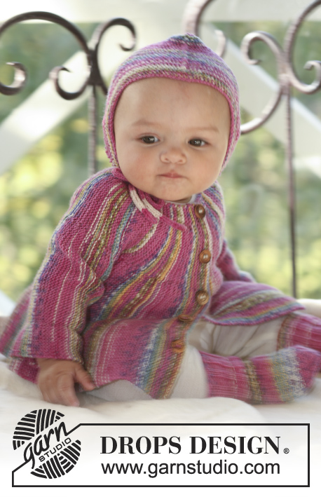 Little Jamboree / DROPS Baby 16-3 - Komplet: niemowlęcy i dziecięcy rozpinany sweterek przerabiany w poprzek robótki, skarpetki i czapka, z włóczki DROPS Fabel