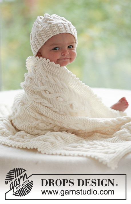 Cables and Cuddles / DROPS Baby 17-28 - Conjunto de gorro e manta com tranças tricotado em DROPS Merino Extra Fine para bebés e crianças. Tema: Manta para Bebé