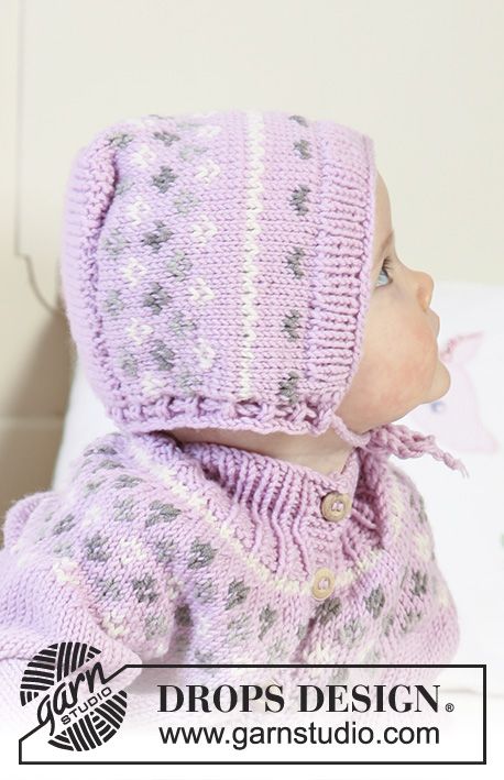 Strawberry Cheeks / DROPS Baby 19-1 - Conjunto de casaco com mangas raglan e gola subida, gorro e meias tricotados com motivo nórdico em DROPS Merino Extra Fine para bebés e crianças