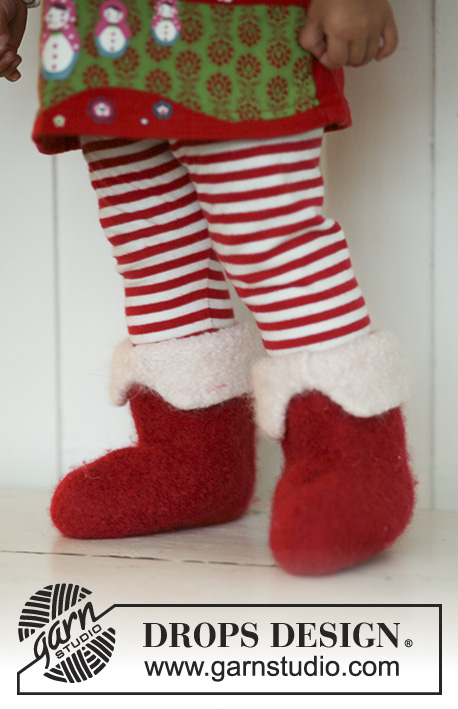 Little Miss Claus Booties / DROPS Baby 19-15 - Filcowe kapcie świąteczne na drutach, z włóczki DROPS Snow. Od 21 do 48.