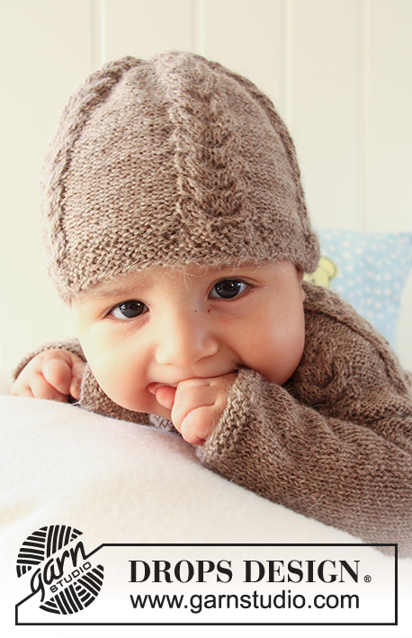 Little Chestnut Hat / DROPS Baby 19-31 - Conjunto de chaqueta de punto con mangas raglán, gorro y botitas con torsadas, para bebé y niños, en DROPS Alpaca