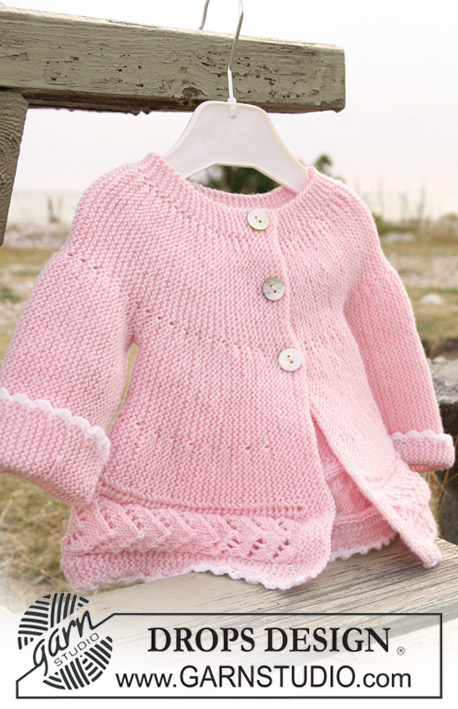 DROPS Baby 20-12 - Dziecięcy rozpinany sweter na drutach, przerabiany w poprzek robótki ściegiem francuskim i ażurowym, z włóczki DROPS BabyMerino
