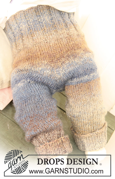 DROPS Baby 20-7 - Pantalon au tricot pour bébé et enfant, tricoté avec 2 fils DROPS Delight