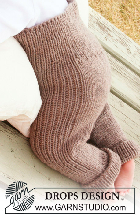 DROPS Baby 20-8 - Komplet: rozpinany sweter, spodnie i czapka dziecięca na drutach, ze ściągaczem, zabawka miś na szydełku, z włóczki DROPS Merino Extra Fine