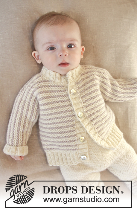 Little Darcy / DROPS Baby 25-18 - Veste au tricot pour bébé au point mousse rayé, avec bordures côtes, en DROPS Karisma. Taille naissance à 4 ans.