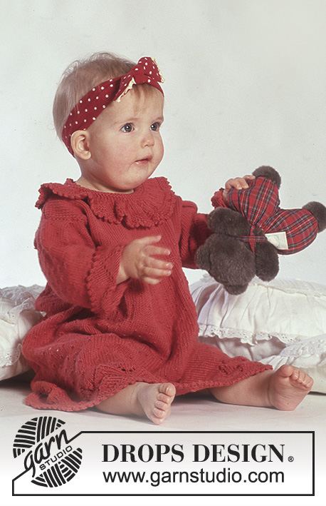 Baby in Red / DROPS Baby 3-15 - DROPS Jurk met ajourpatroon en sokken van “Safran”. Maat 3 mnd - 3 jaar. 
