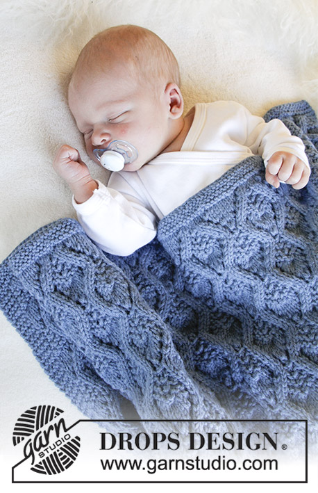 Little Dreams / DROPS Baby 31-5 - Manta bébé tricotada com ponto rendado, em DROPS Merino Extra Fine. Tema: Manta para Bebé