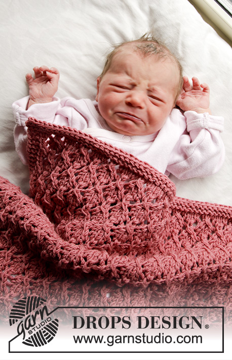 Nighty-Night / DROPS Baby 33-3 - Dětská baby deka pletená krajkovým vzorem z dvojité příze DROPS BabyMerino nebo DROPS Nord. Motiv: Dětské deky.