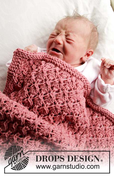 Nighty-Night / DROPS Baby 33-3 - Dětská baby deka pletená krajkovým vzorem z dvojité příze DROPS BabyMerino nebo DROPS Nord. Motiv: Dětské deky.