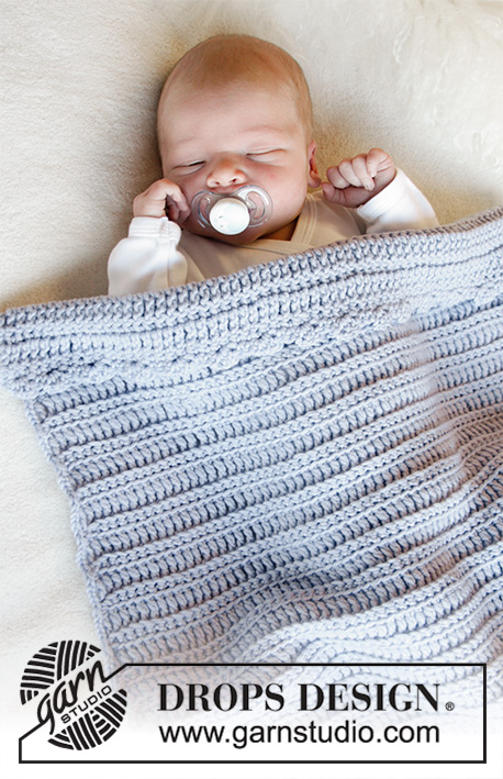 First Year / DROPS Baby 33-37 - Vauvan virkattu peitto DROPS Merino Extra Fine -langasta. Työssä on kaksoispylväitä ja kiinteitä silmukoita. Teema: Vauvanpeitto