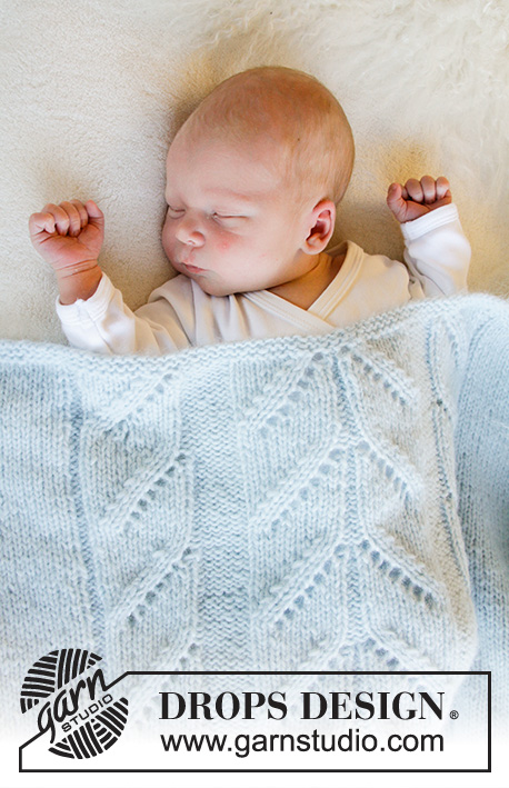 Take Cover / DROPS Baby 33-38 - Gebreide deken voor baby’s, met kantpatroon, in DROPS Air. Thema: babydeken