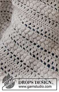 Big Dreams / DROPS Baby 36-3 - Crocheted blanket for babies in DROPS Sky. The piece is worked with lace pattern, texture and puff-stitches. Theme: Baby blanket