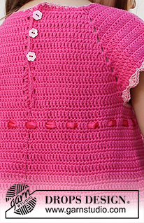 Spring Awaits / DROPS Baby & Children 38-13 - Gehaakte jurk voor baby’s en kinderen in DROPS Safran. Het werk wordt van boven naar beneden gehaakt, met raglan en kantpatroon. Maten 0 maanden – 6 jaar.