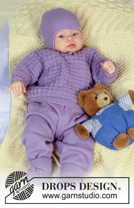 Rocking in Lavender / DROPS Baby 4-19 - Stickat set till baby och barn med tröja, byxa, mössa och sockar i DROPS Baby Merino och filt i DROPS Karisma. Arbetet stickas i strukturmönster. Storlek 3 mån - 4 år. Tema: Babyfilt