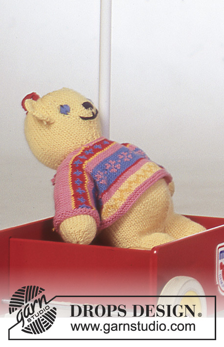Beary Cute Friend / DROPS Baby 4-22 - DROPS medvěd ve svetru pletený z příze Karisma. 