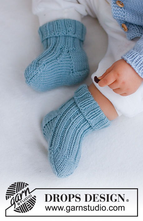 Dream in Blue Socks / DROPS Baby 42-12 - Knitted socks for baby and children in DROPS Merino Extra Fine. Piece is knitted in rib. Size 1 month - 4 years