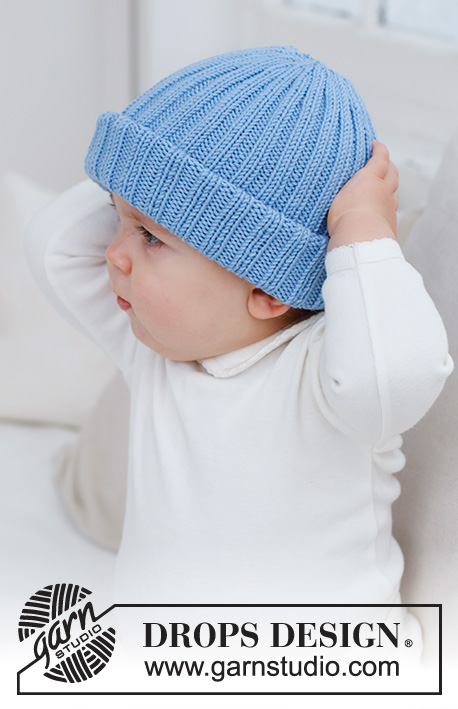 Blue Cloud Beanie / DROPS Baby 42-19 - Strikket hue til baby og børn i DROPS Merino Extra Fine. Arbejdet strikkes med rib. Størrelse 0 – 4 år.